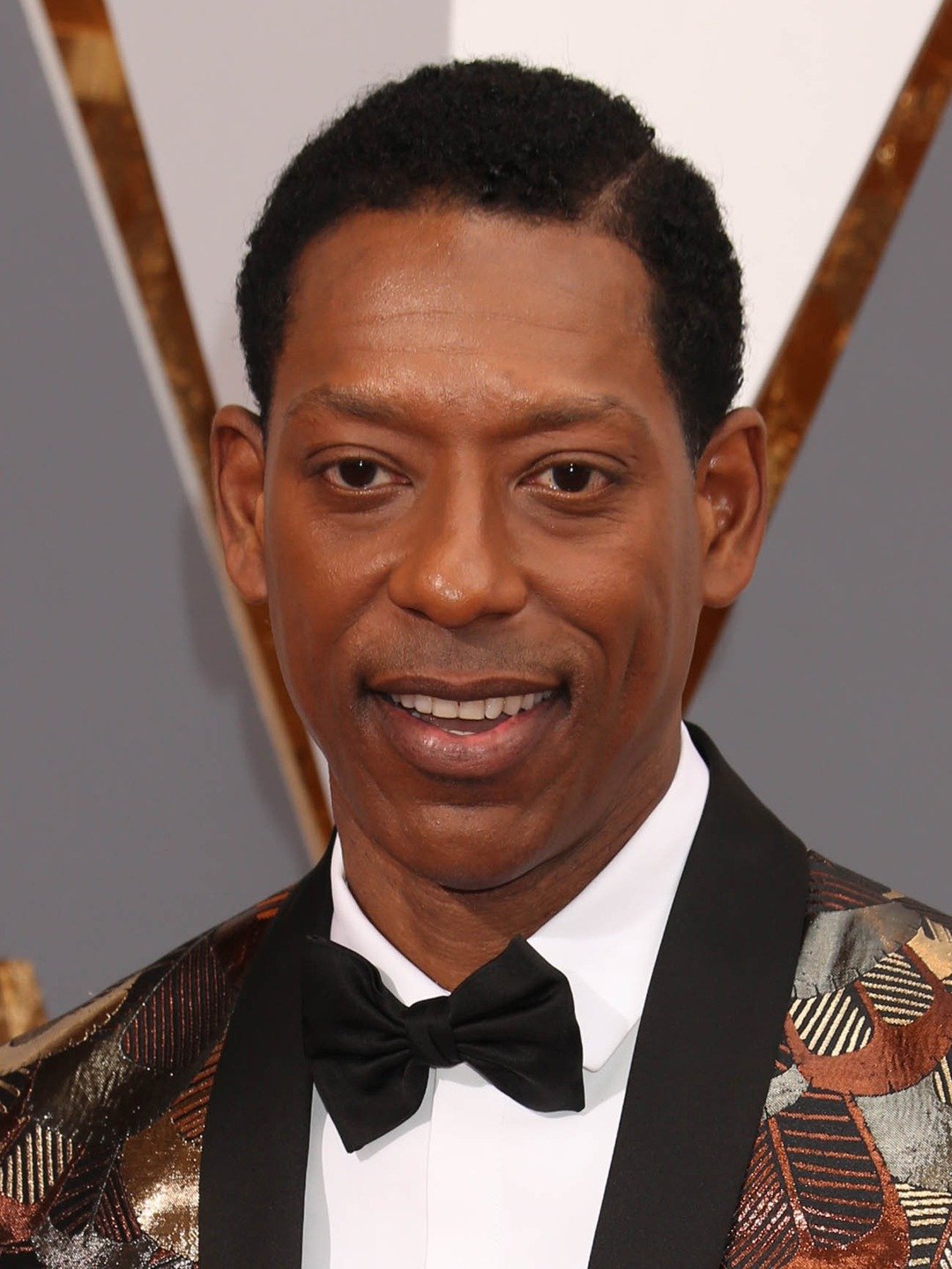 How tall is Orlando Jones?